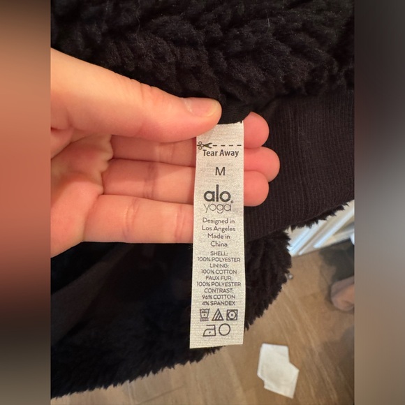 Alo Yoga Medium Sherpa Half-Zip Sweatshirt. 🖤⚡️ - Picture 3 of 3